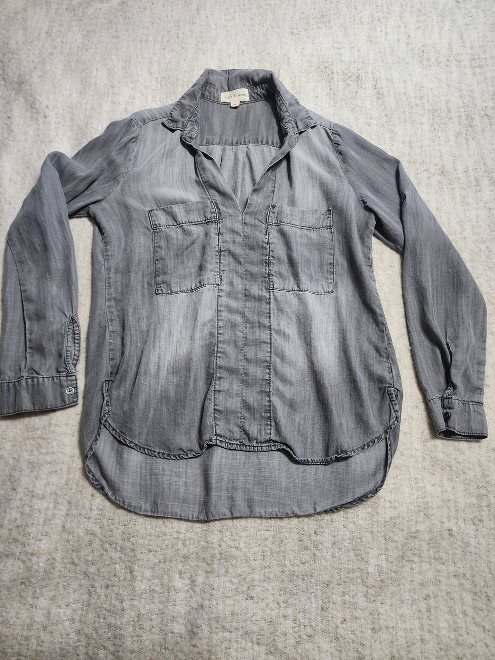 Cloth & Stone Gray Tencel Button Down Shirt Size M Pockets High Low Anthropologi